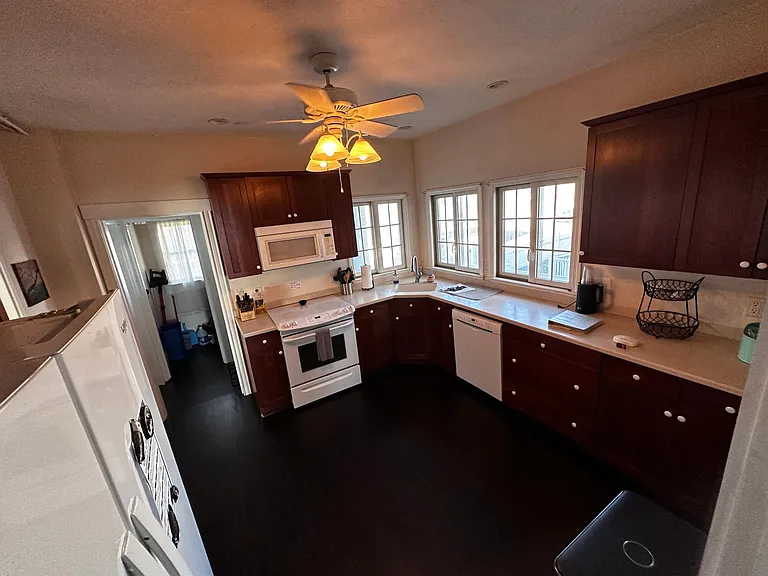 61 Beach Ave — Photo 15