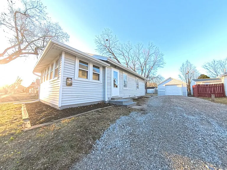 2716 Maple St — Photo 1