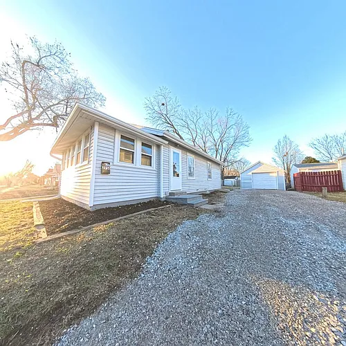 2716 Maple St Photo 1