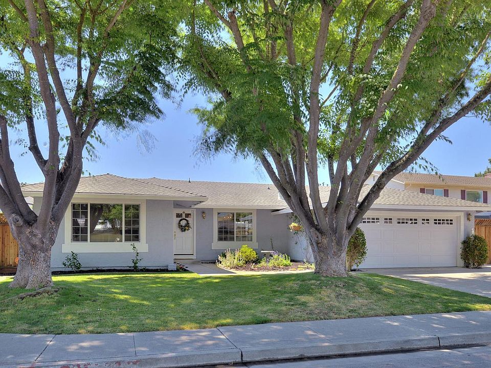 1st image of 490 Las Coches Ct
