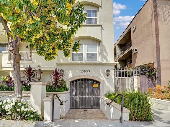 2nd image of 13935 Burbank Blvd APT 105