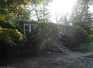 352 Bayonet St, New London, CT 06320