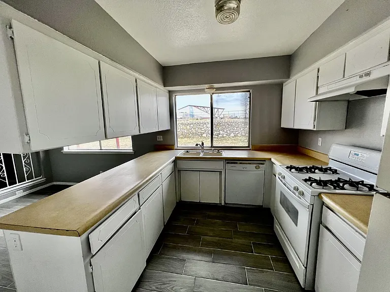 1618 Dale Douglas Dr — Photo 13