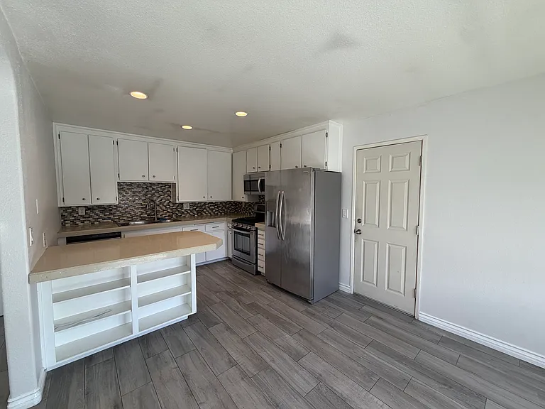 514 Tam O Shanter Dr — Photo 4