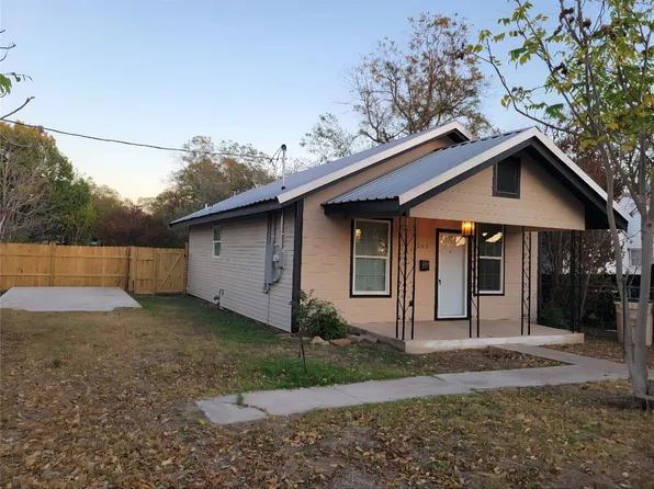 201 S 2nd St, Bangs, TX 76823