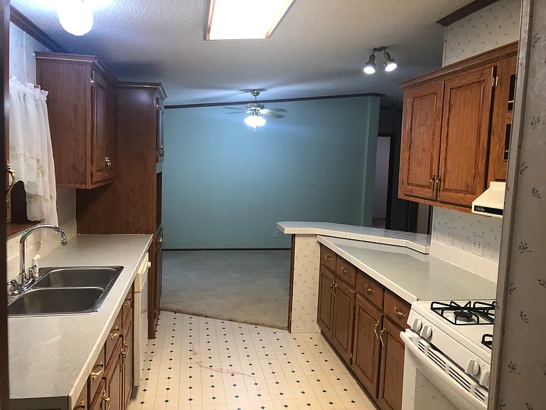 404 Crimsom King Cir #404 — Photo 7