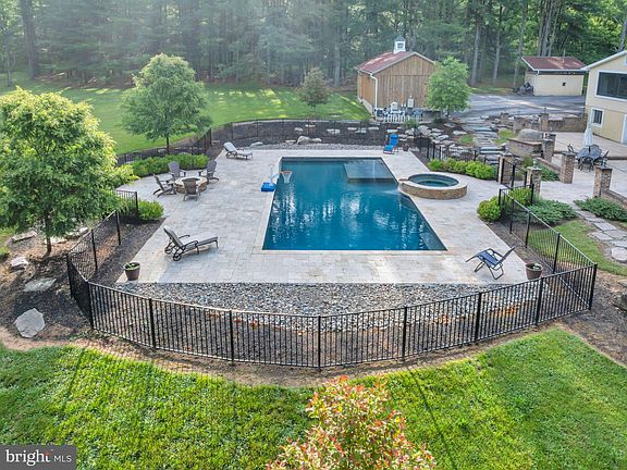 5th image of 6029 Glen Arm Rd E