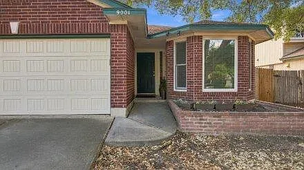3 bed, 2.0 bath, 1299 sqft, $2,400 — Photo 4