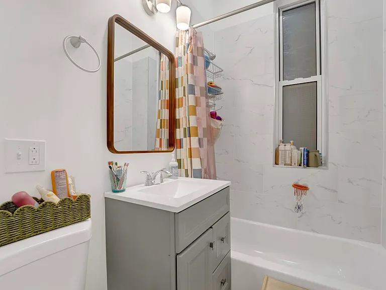 1140 N Winchester Ave #1F — Photo 10