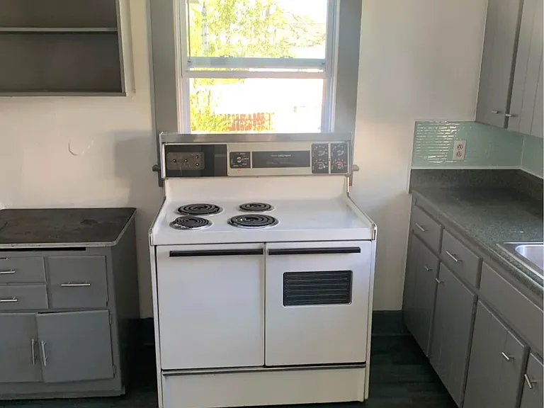 2409 Elliott Dr — Photo 3