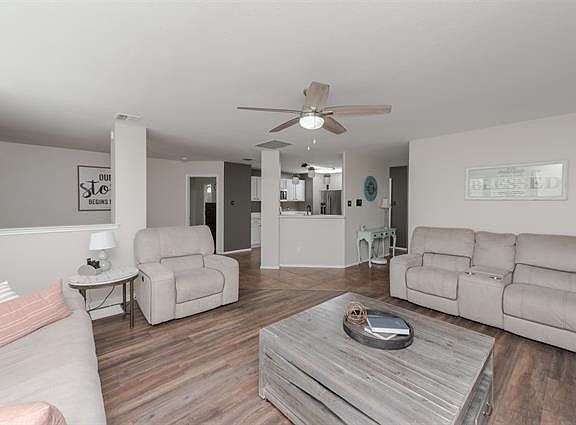 5th image of 221 Hilltop Dr