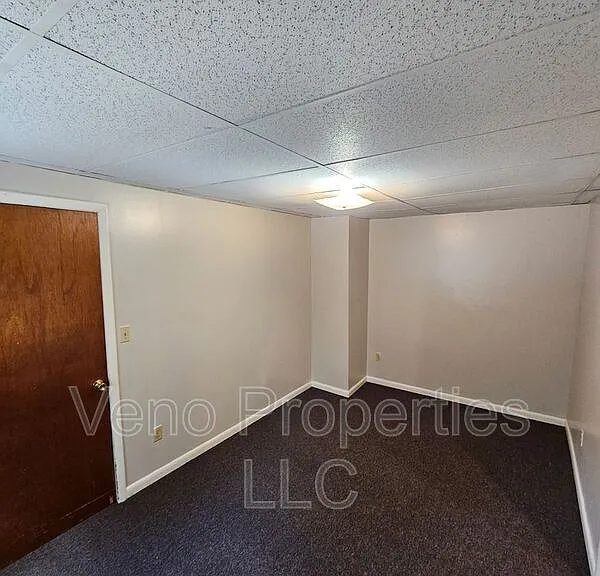 17-19 Avenue Ave #D — Photo 5