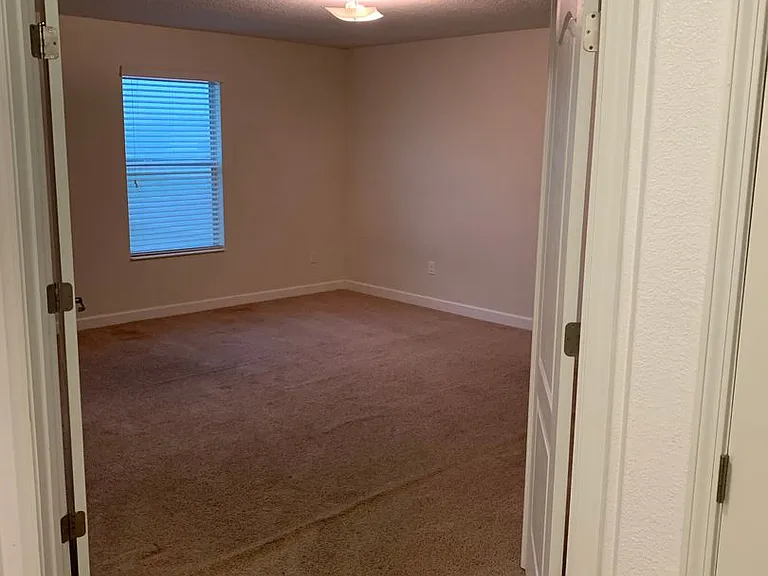1646 Thetford Cir — Photo 24