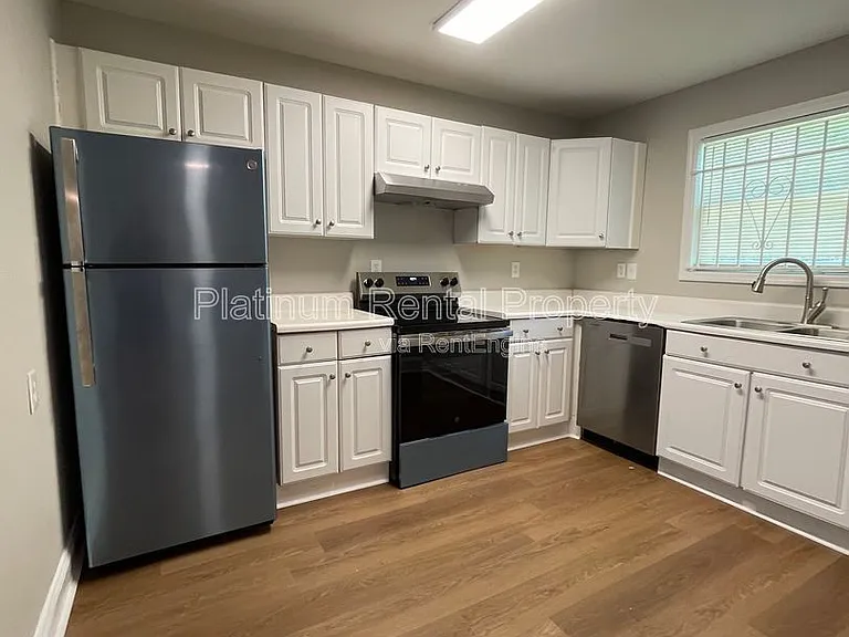 1135 Coleman St SW — Photo 12