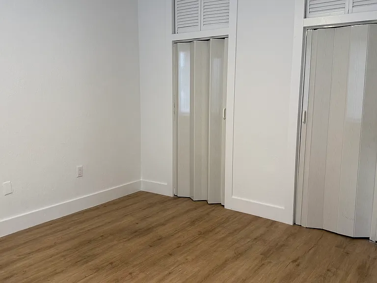 919 SW 6th St #2 — Photo 7