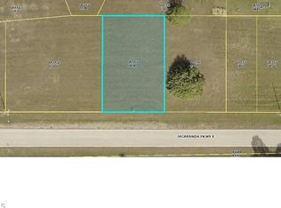 813 Jacaranda Pkwy E, Cape Coral, FL 33909