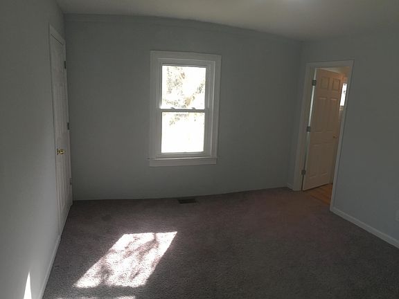 Master bedroom w/bath