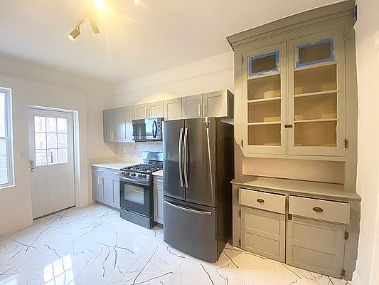 1st image of 18-14 Astoria Blvd #2