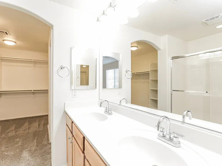 5804 S 10th Dr — Photo 16