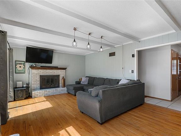 3rd image of 10719 Cypress Ave