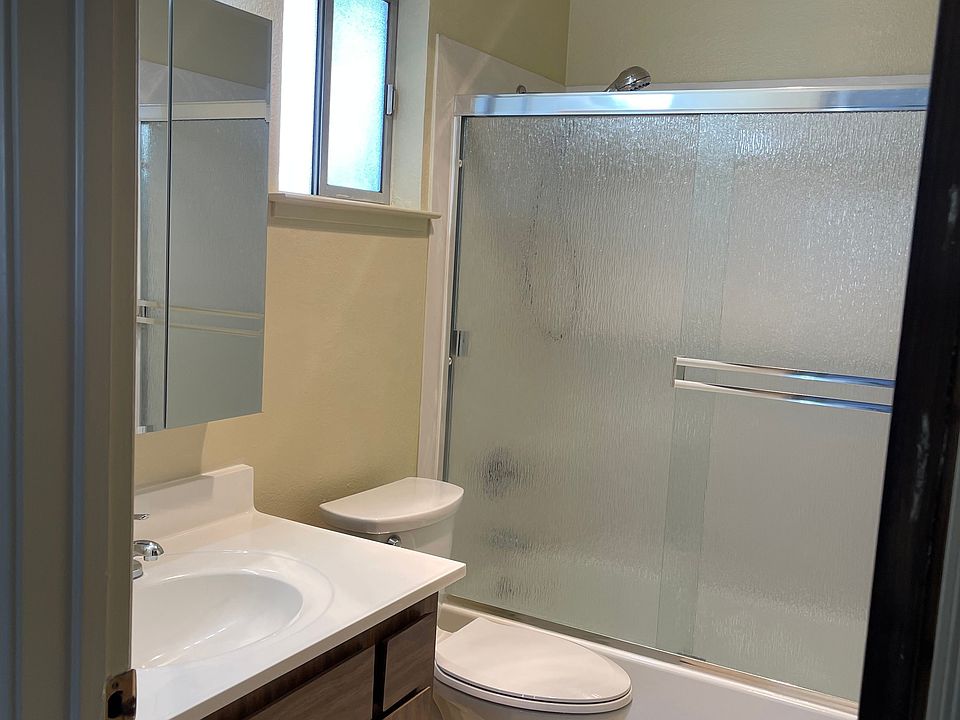 1st image of 235 Brosnan Ct