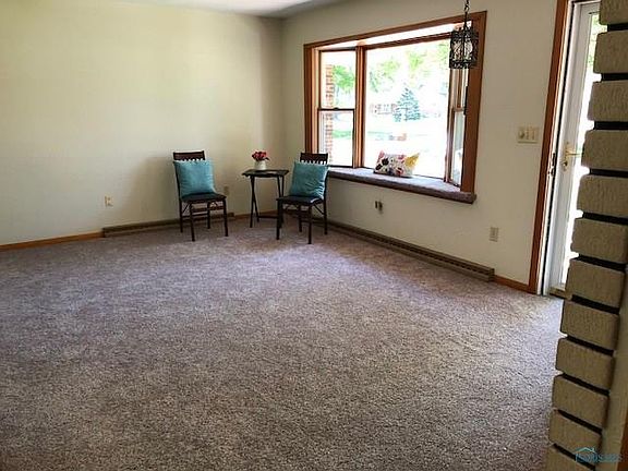 3rd image of 118 Parkside Dr