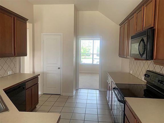 5th image of 3034 Lakefield Dr