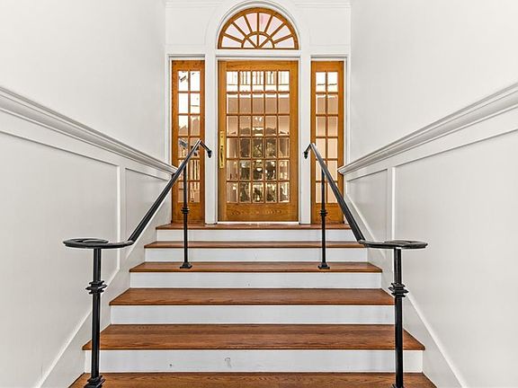 4th image of 3820 Saint Charles Ave #204