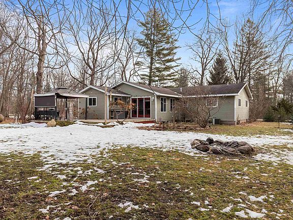 4th image of E8332 Weyauwega Rd