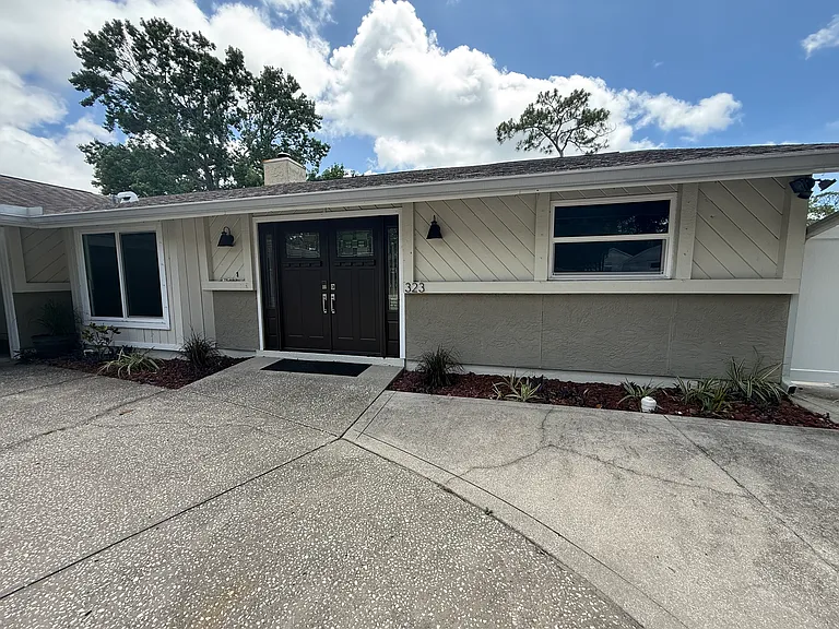 323 Sweetgum Ct — Photo 1