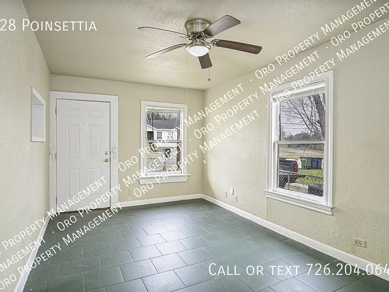 928 Poinsettia — Photo 13