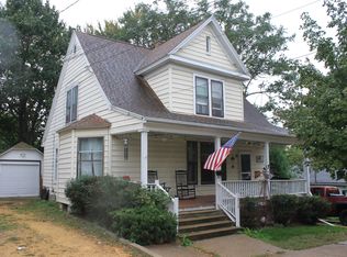 214 W 3rd St, Dixon, IL 61021