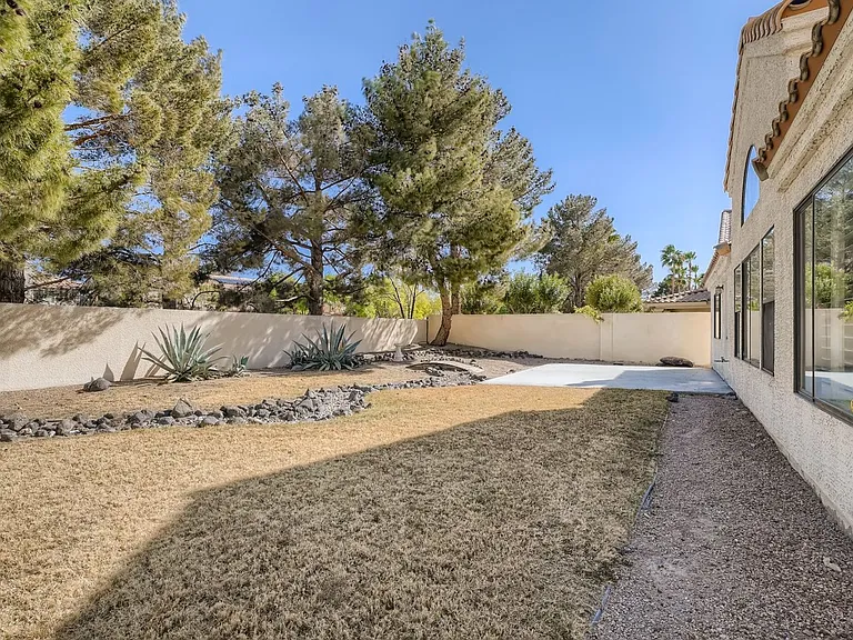 2224 Bear Valley St — Photo 18