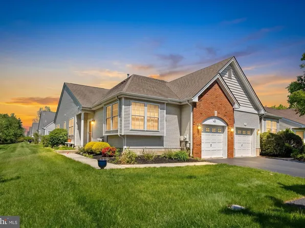 81 Meadowlark Dr, Hamilton, NJ 08690