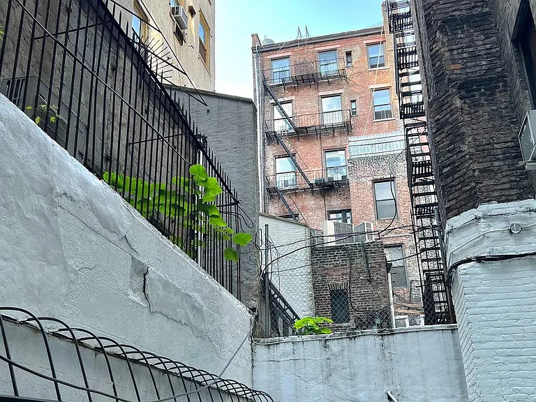 210 Thompson St #4EN — Photo 9