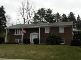 31 Wolf Rd, Akron, PA 17501