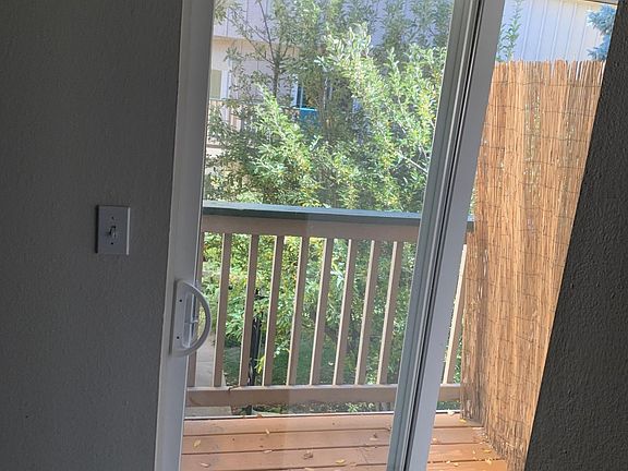 2nd image of 1609 Cottonwood Dr APT 4