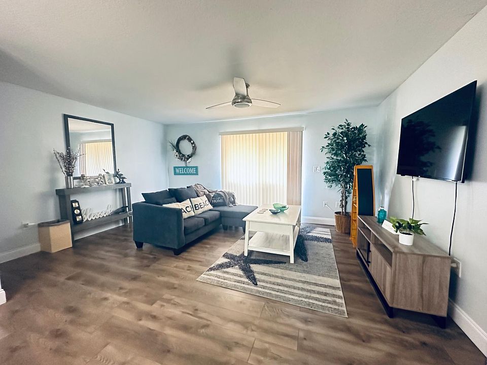1st image of 256 Ulster Ln #256
