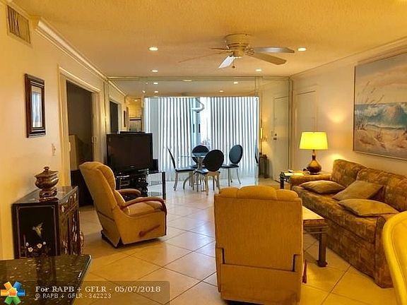 4th image of 6435 Bay Club Dr APT 2