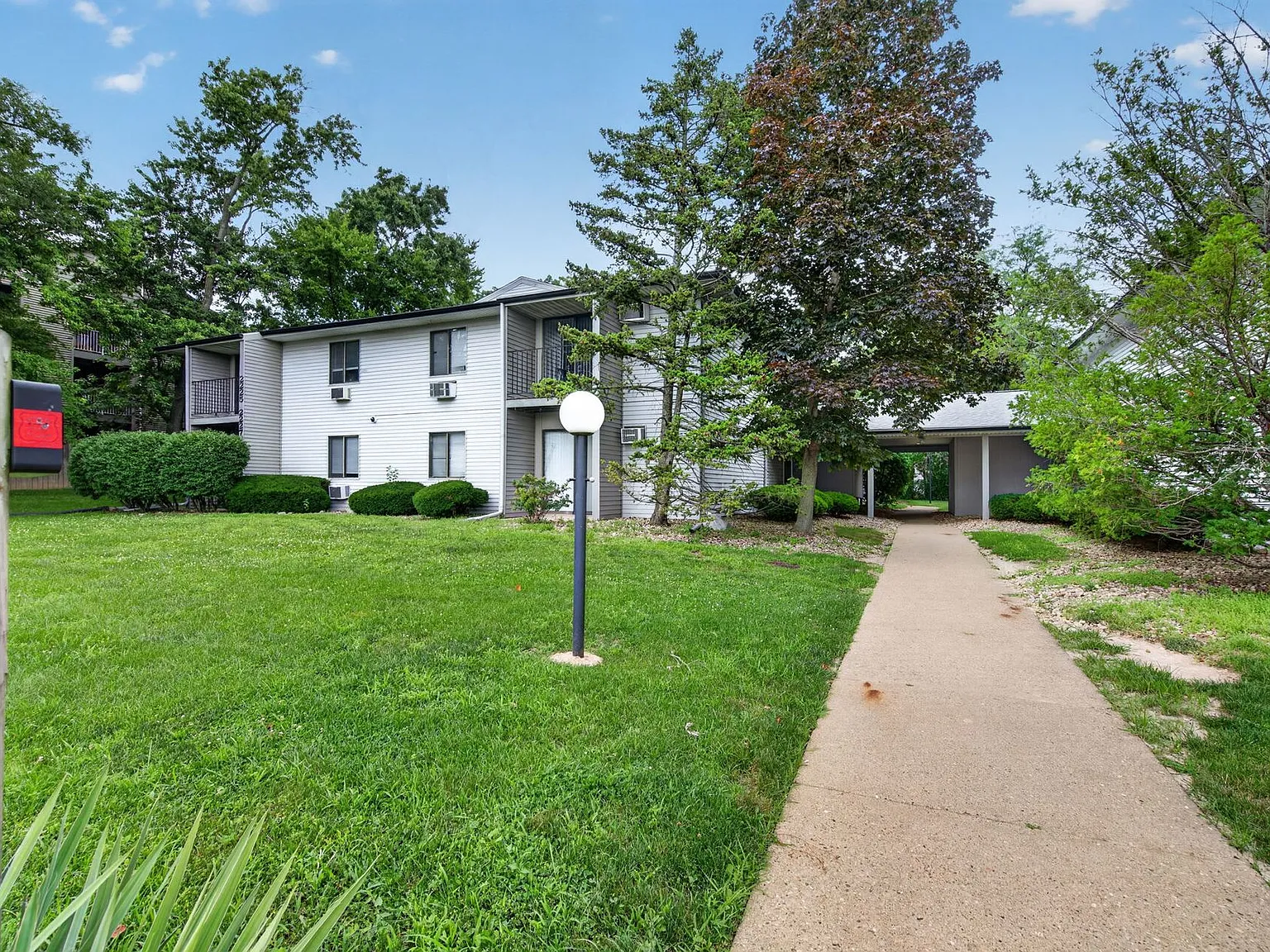 Willow Knolls Apartments — Photo 4