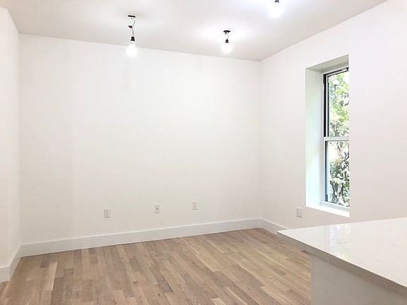 2nd image of 975 Washington Ave APT 4K