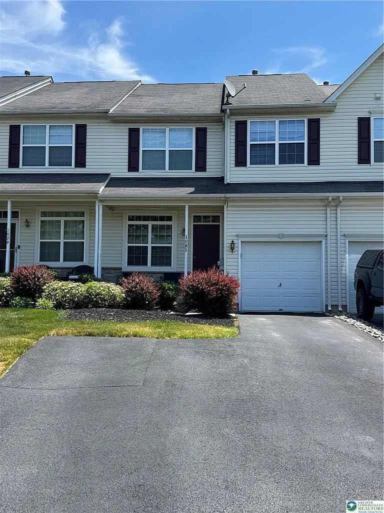 3 bed, 2.5 bath, 2016 sqft, $2,600 — Photo 1