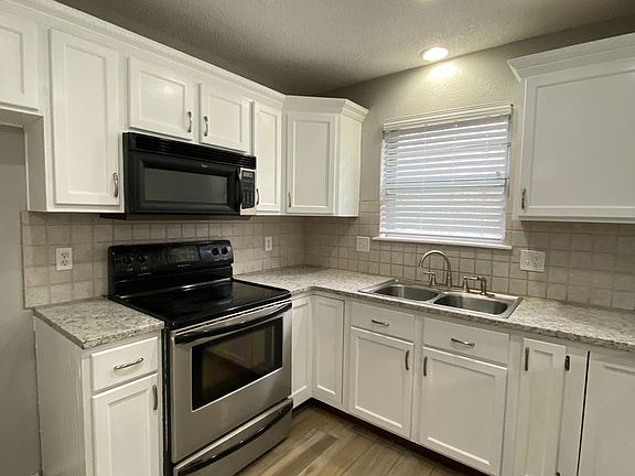 4th image of 2608 E Dallas St