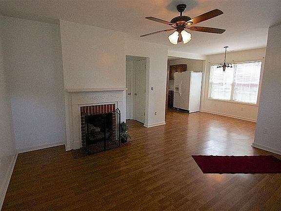 4th image of 121 N Broadway Park
