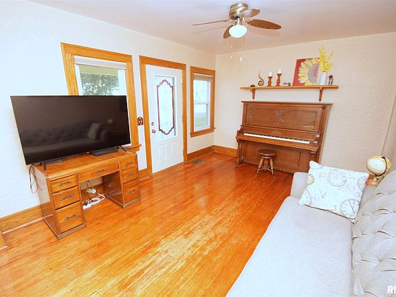 4th image of 2713 25th Ave