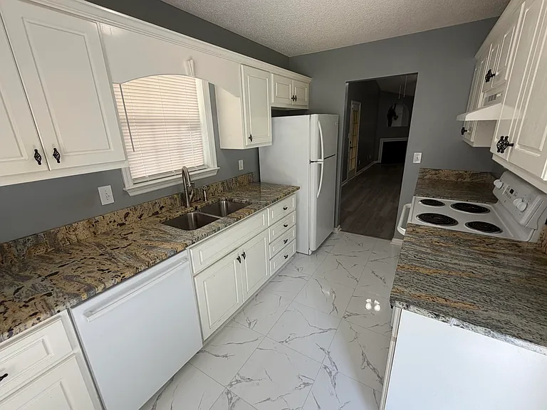 104 Singletree Ln — Photo 12