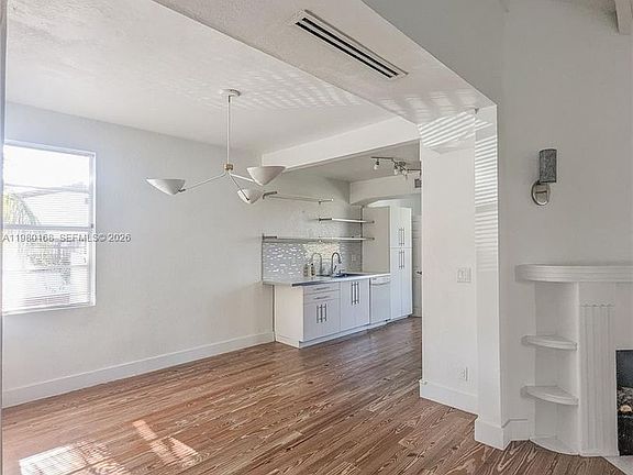 3rd image of 1719 SW 15th St