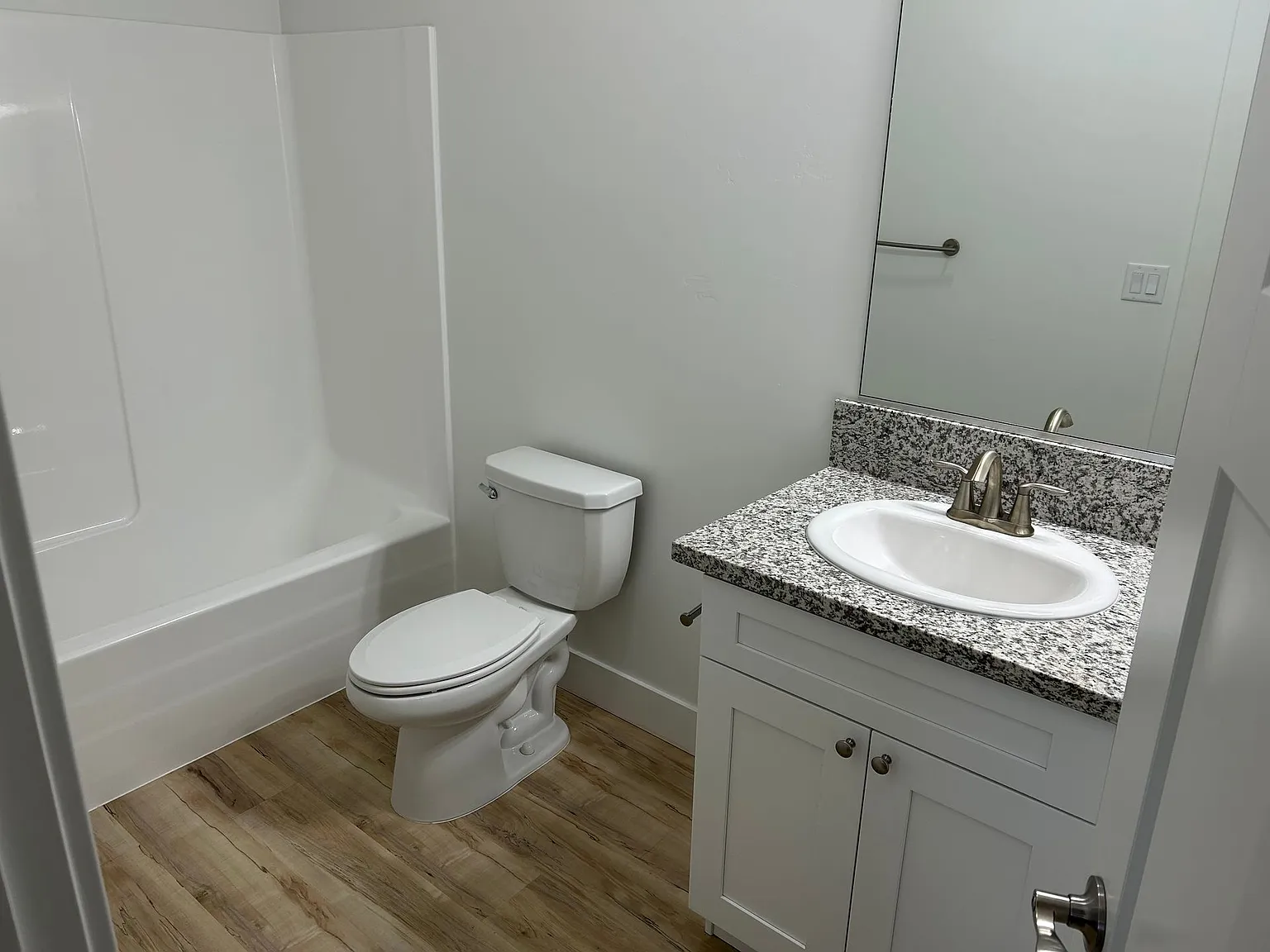 Hyde Park Apartments — Photo 3