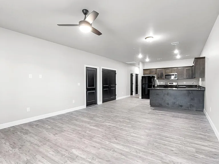 617 E Pams Dr #F — Photo 4