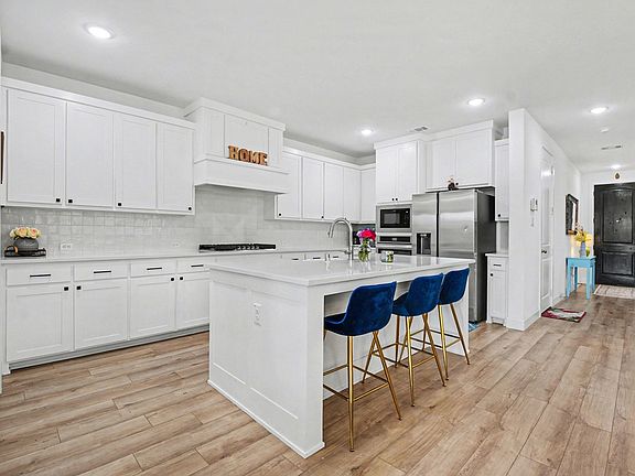 2nd image of 4905 Celestial Rd